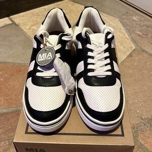 MIA ALTA Sneakers white/black size 7.5 women’s